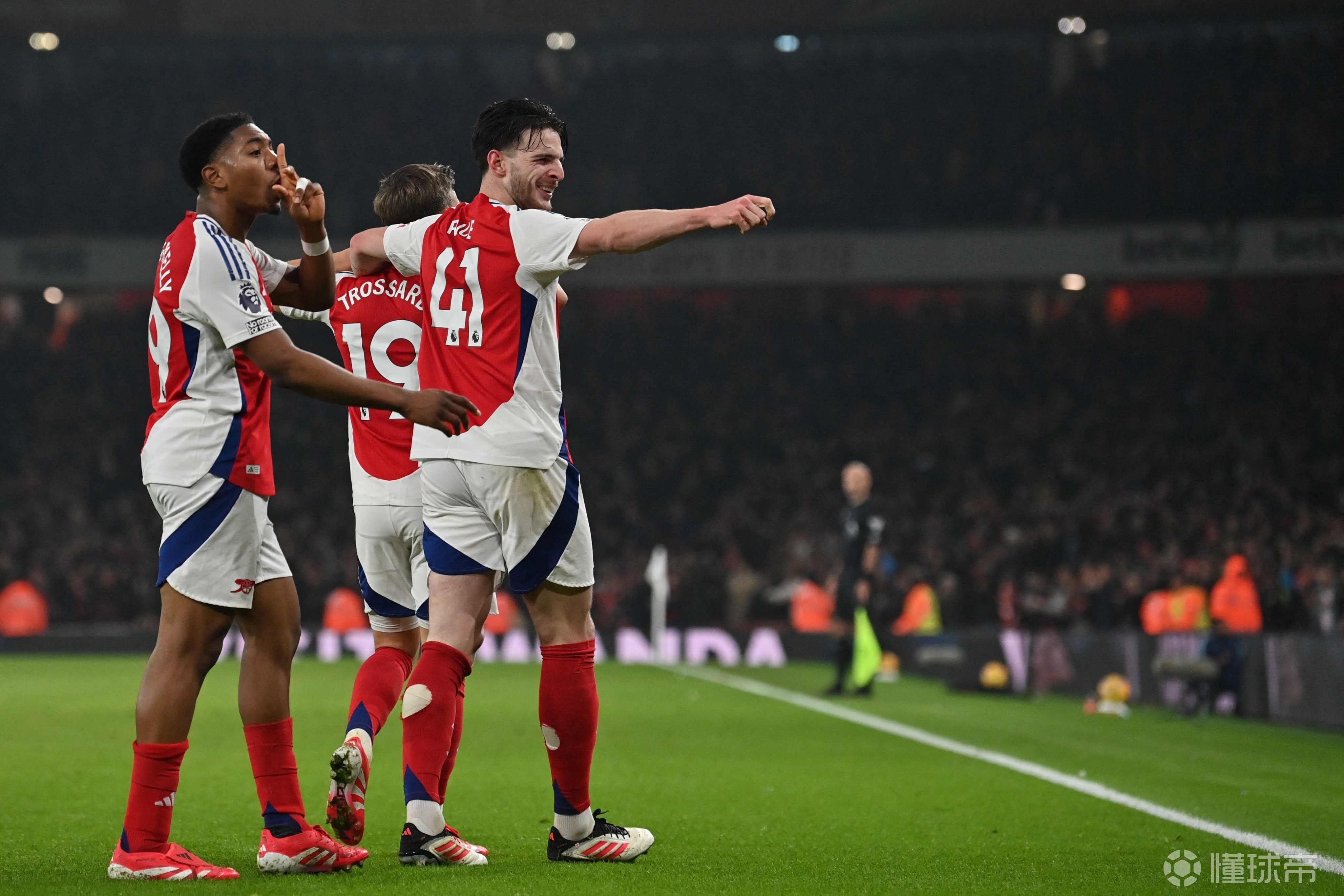 曼联训练开放日,关键战完成体检引观众欢呼,NBA总决赛在即,球队文化被再次提及的简单介绍 曼联训练开放日,关键战完成体检引观众欢呼,NBA总决赛在即,球队文化被再次提及的简单介绍