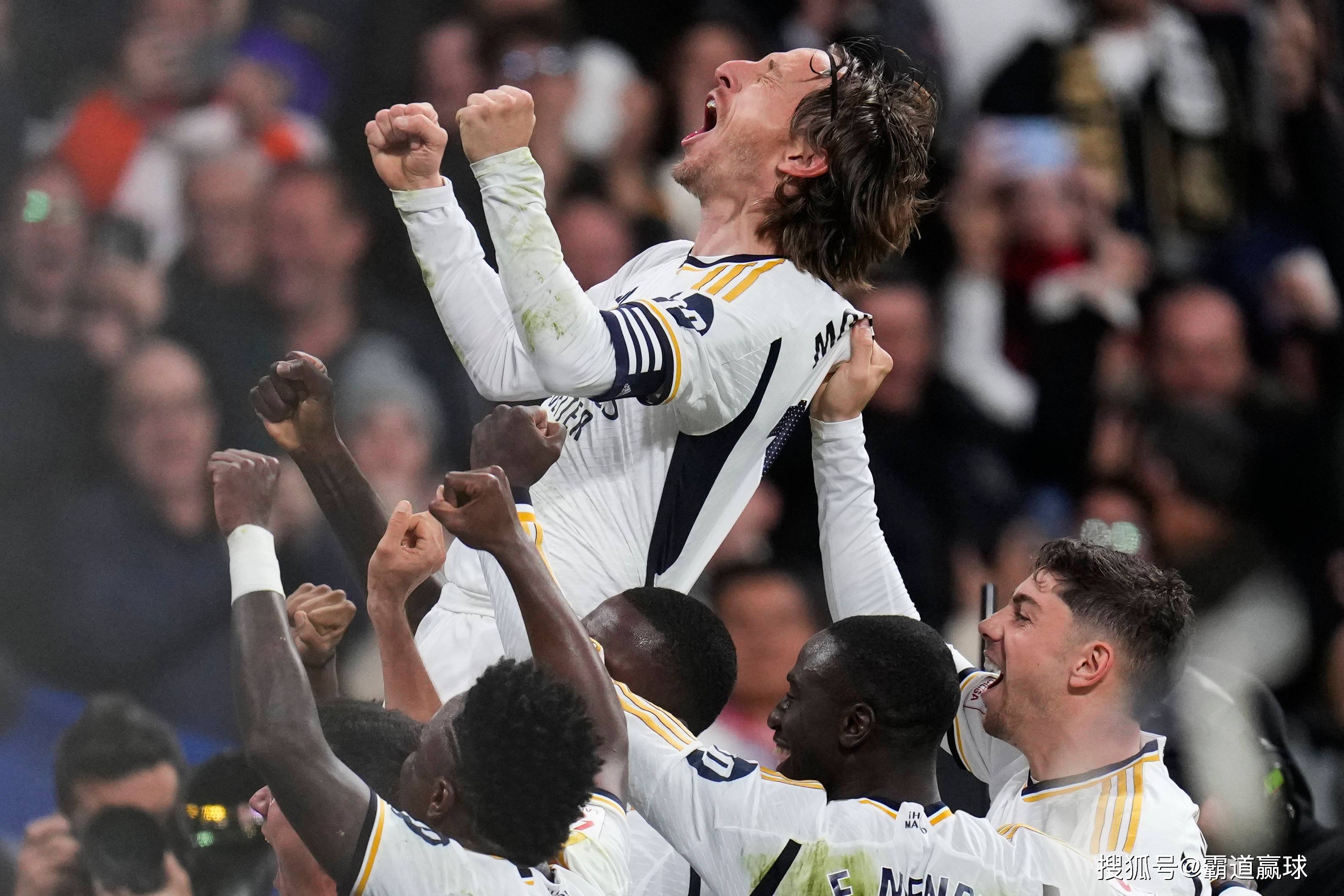 下列足球比赛用球不正确的表述是 下列足球比赛用球不正确的表述是