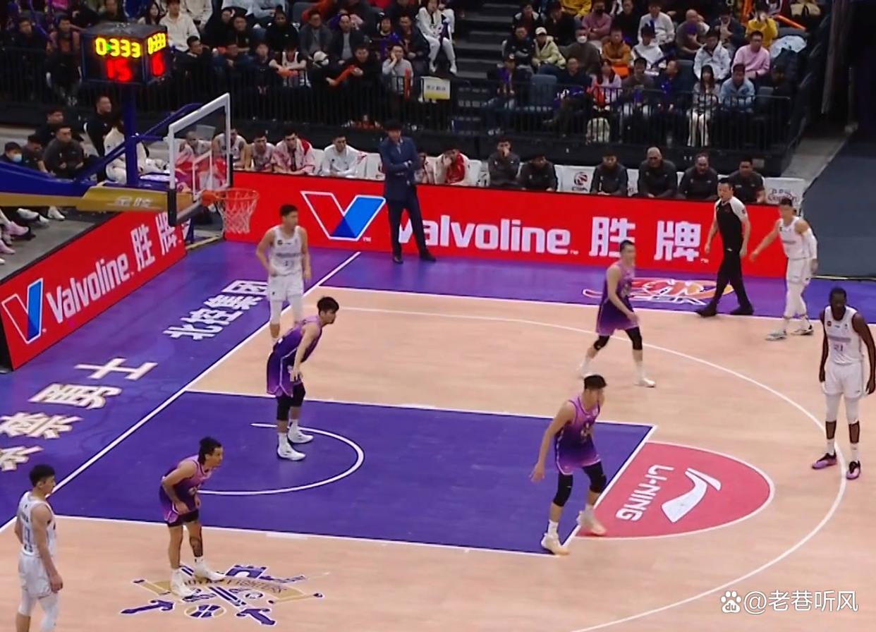 关键战体能课后,山东男篮再遭质疑备战英超,态度坚定,轮换策略被讨论 关键战体能课后,山东男篮再遭质疑备战英超,态度坚定,轮换策略被讨论